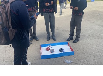 Figura 8 Pruebas de funcionamiento dentro del colegio. Fuente: foto tomada por el autor.